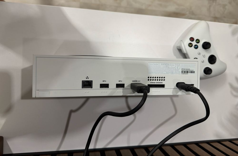 Продам Xbox Series S з памʼяттю 512 Гб в ідеальному стані!!!