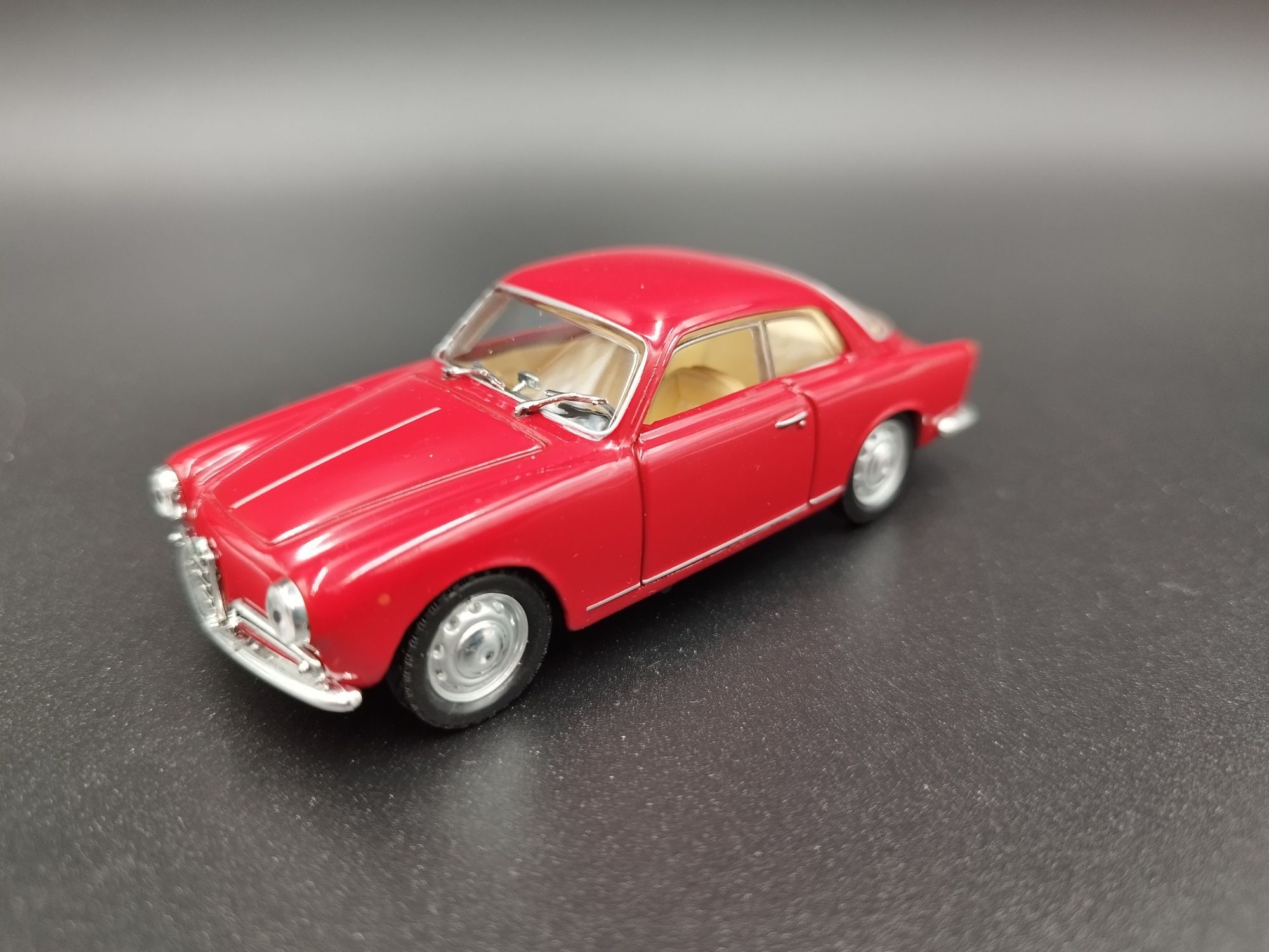 1:43 Solido 1957 Alfa Romeo Guilietta model nowy