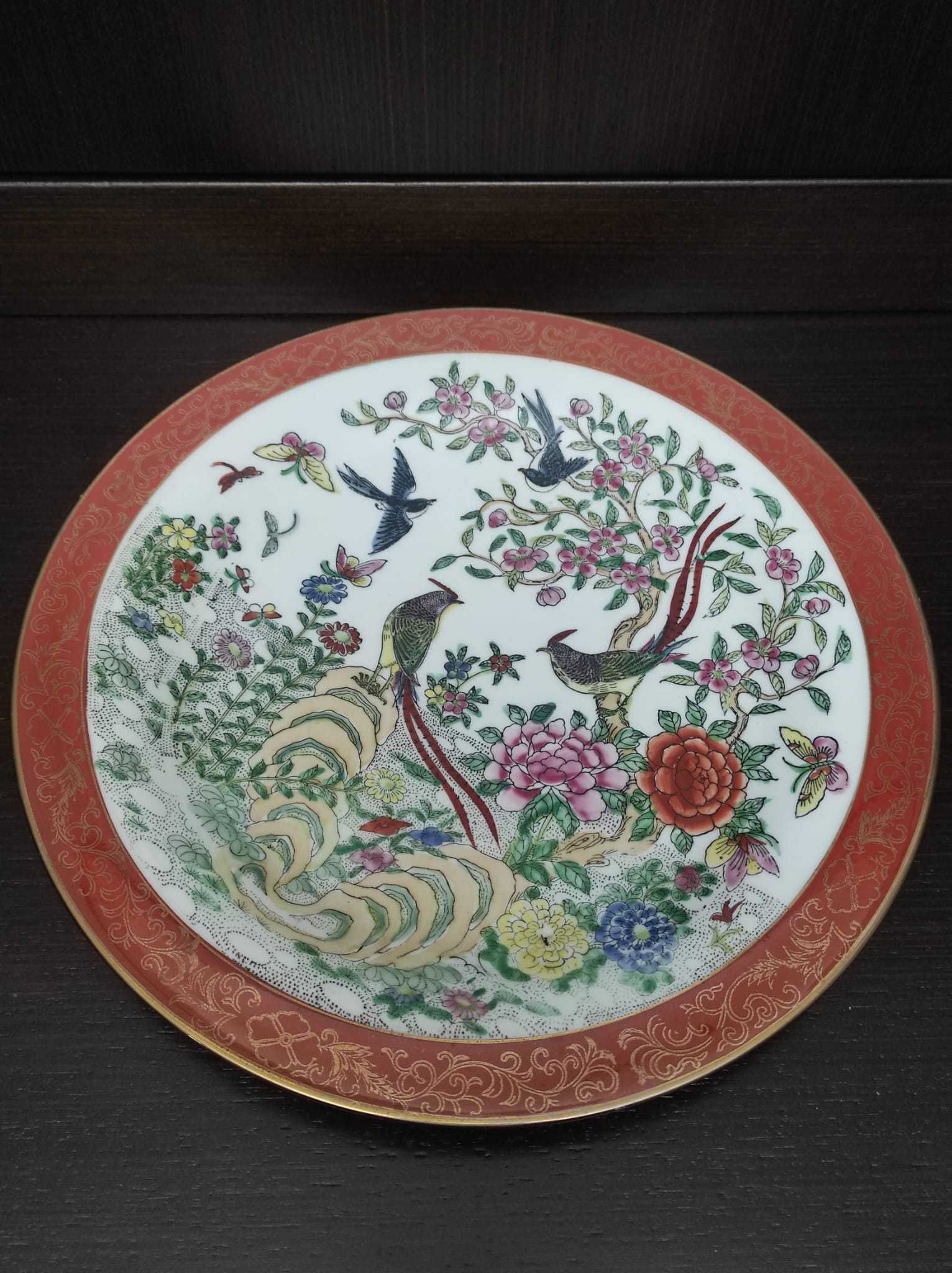 Prato em porcelana chinesa com suporte