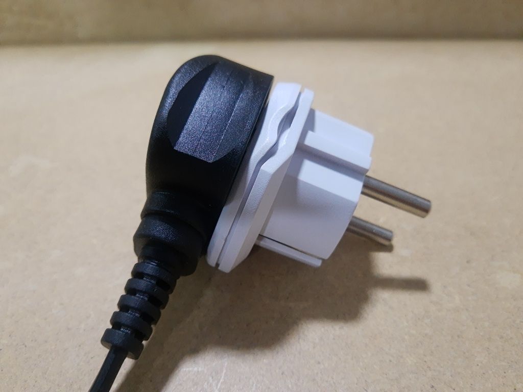adapter ,przejściówka ,konwerter ,wtyczka EU na UK-US-AU 1sztuka