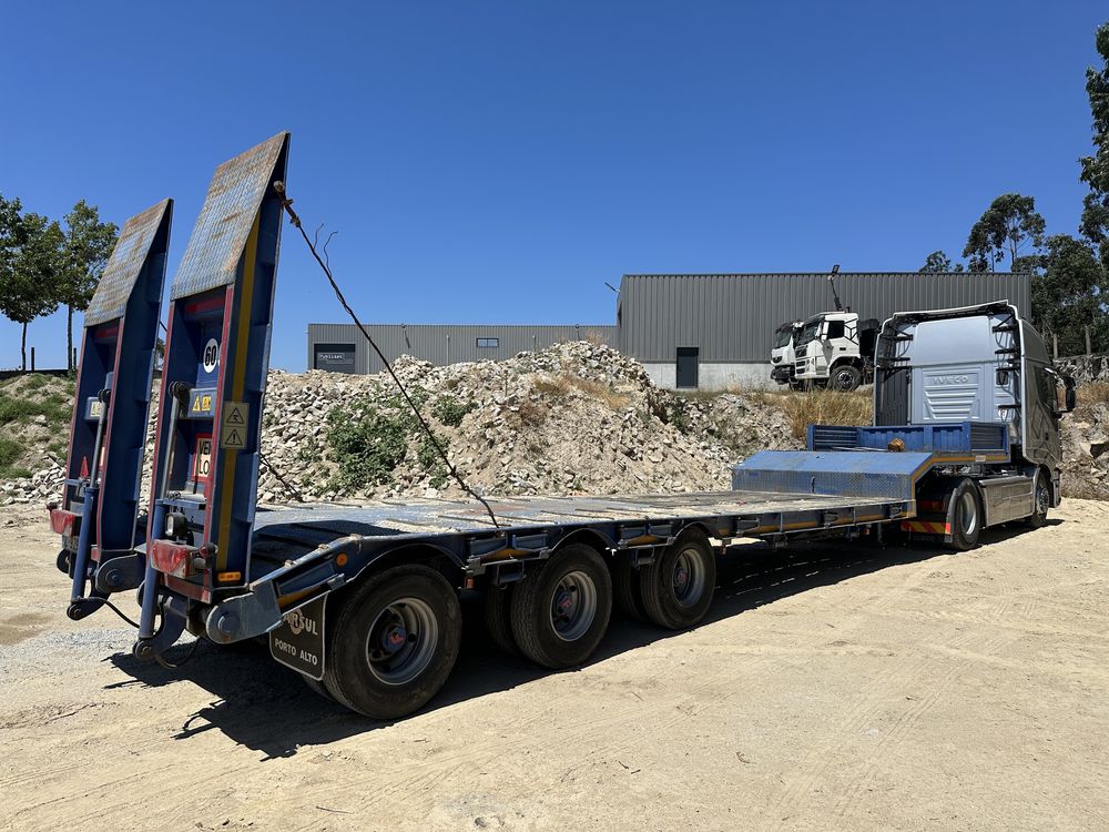 Camião Iveco Stralis + Porta-máquinas de 3 eixos