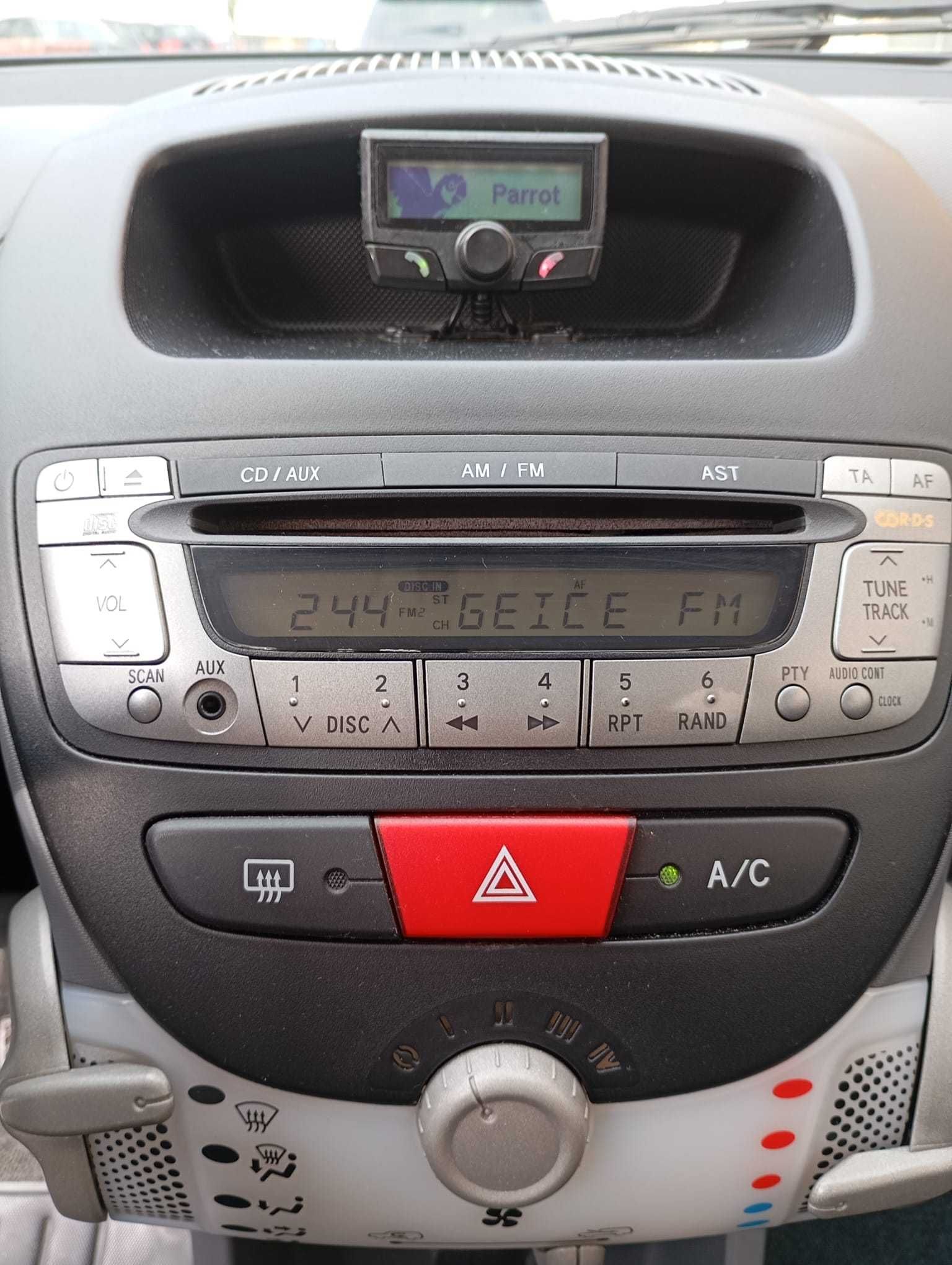 Peugeot 107 com Ar Condicionado - P/ VENDER ATÉ SEGUNDA-FEIRA POR 5200