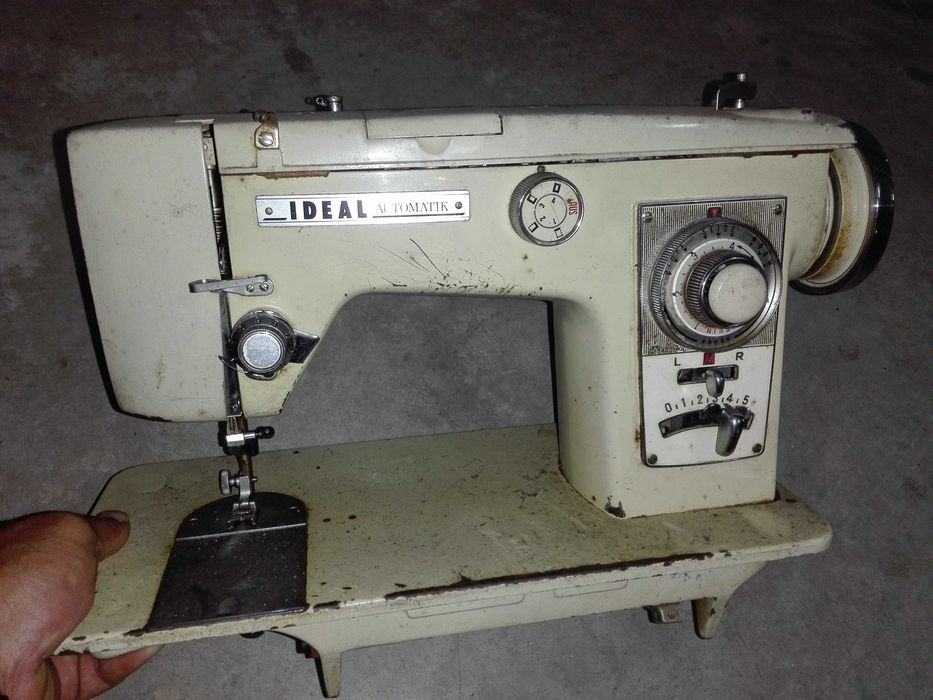 Vendo uma maquina de costura