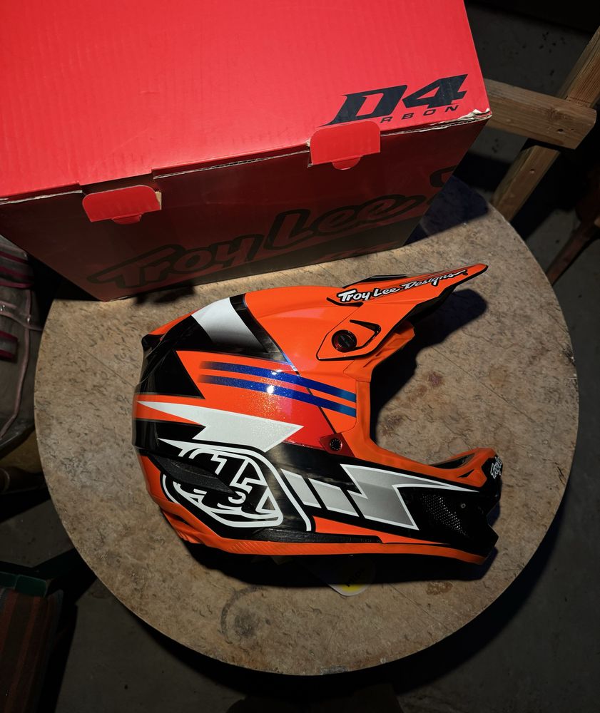 Kask Troy Lee Designs D4 Carbon Red czerwony nowy S