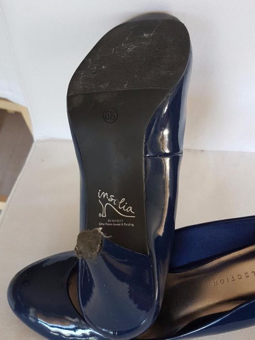 Lakierowane buty na obcasie lakierki granatowe M&S czółenka