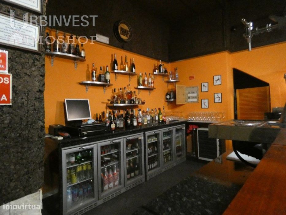 Bar em Carvoeiro, concelho de Lagoa, equipado e pronto a trabalhar.