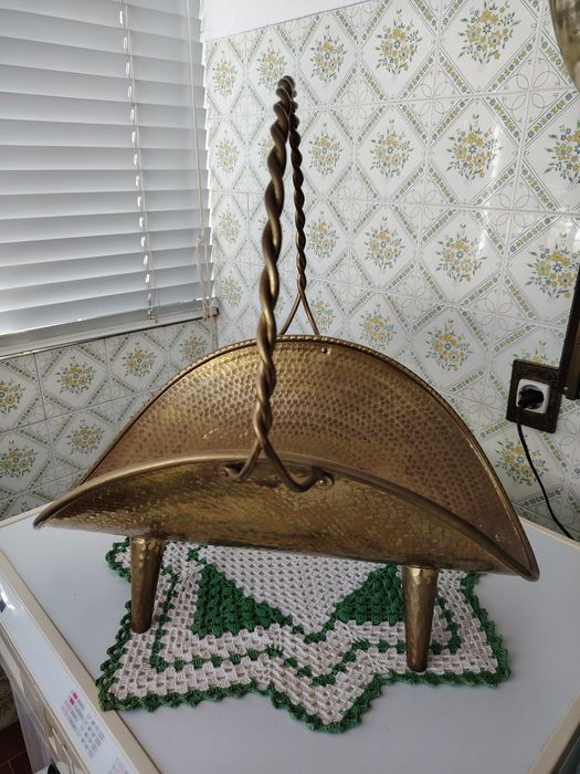 Cesta em Latão para Revistas