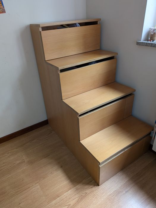 Armário em forma de escada