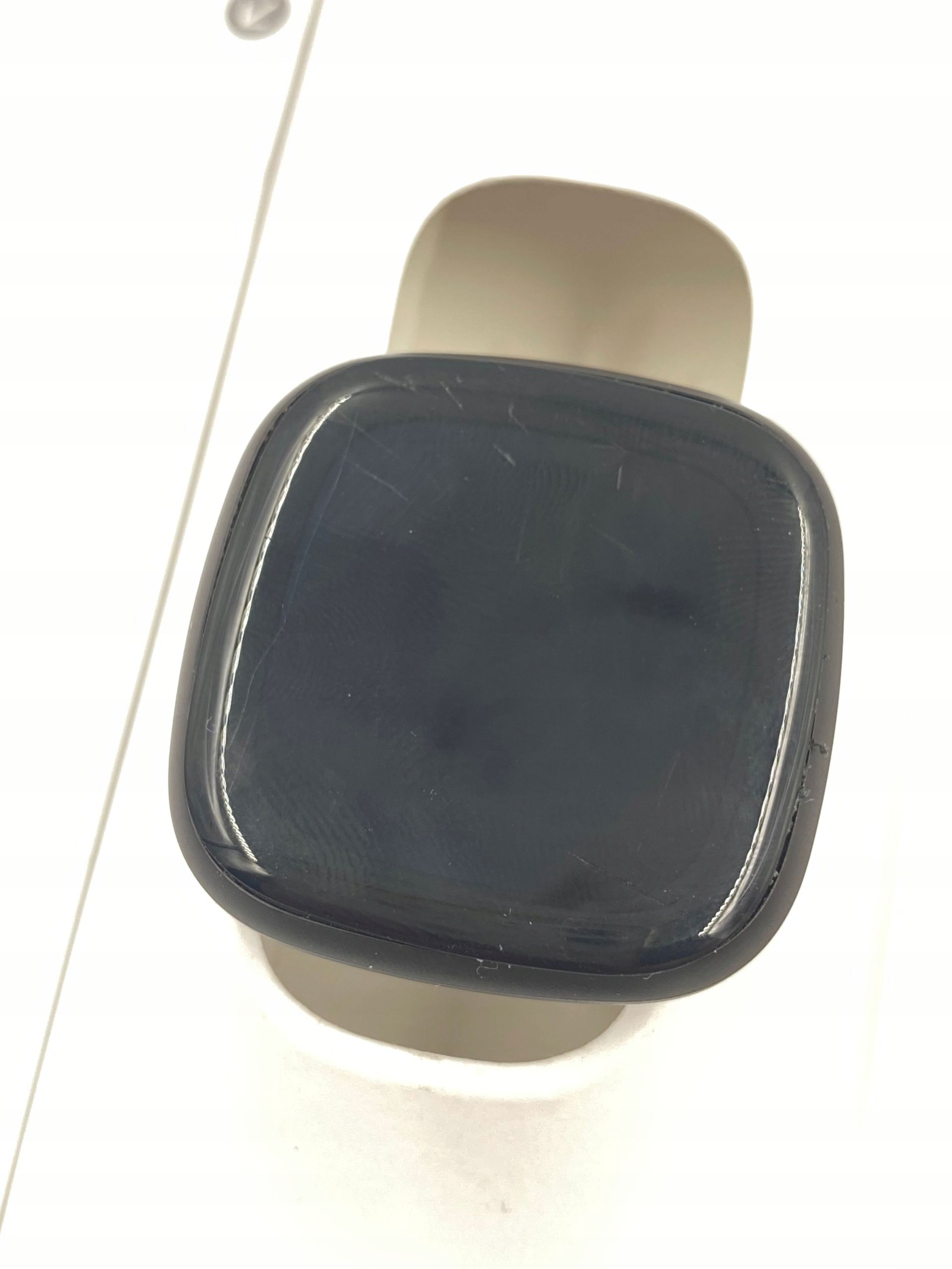 uszkodzony smartwatch fitbit versa 3 czarny nfc wifi opis