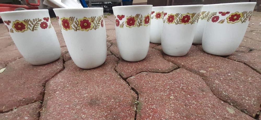 Kubeczki porcelanowe chodzież