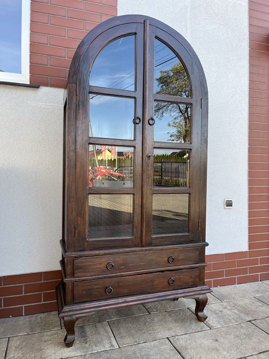 Kolonialna witryna tekowa