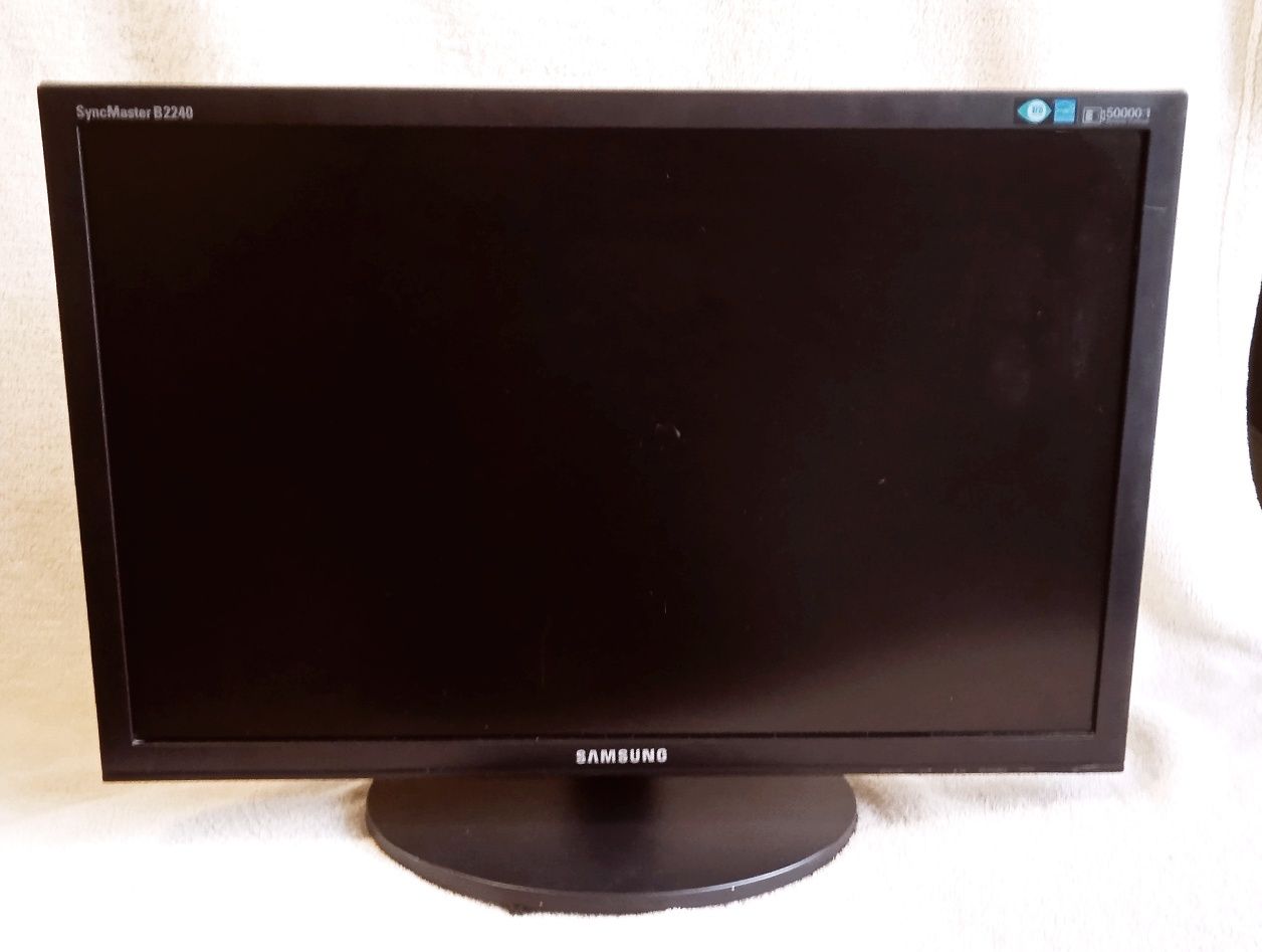 Monitor Lcd  Dell -przekatna obrazu 19",bez wejscia HDMI