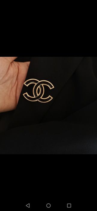 Broszka złoty kolor czarna cc hit mega cena