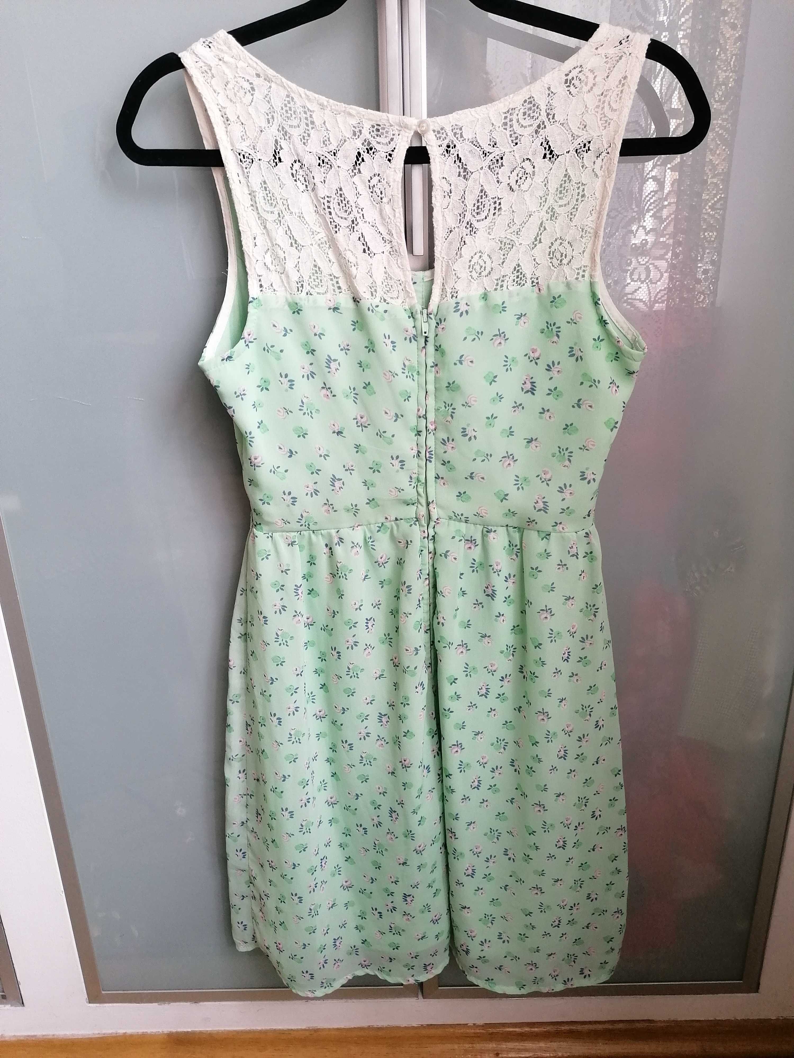 Zielona sukienka w kwiatki z koronką rozmiar S