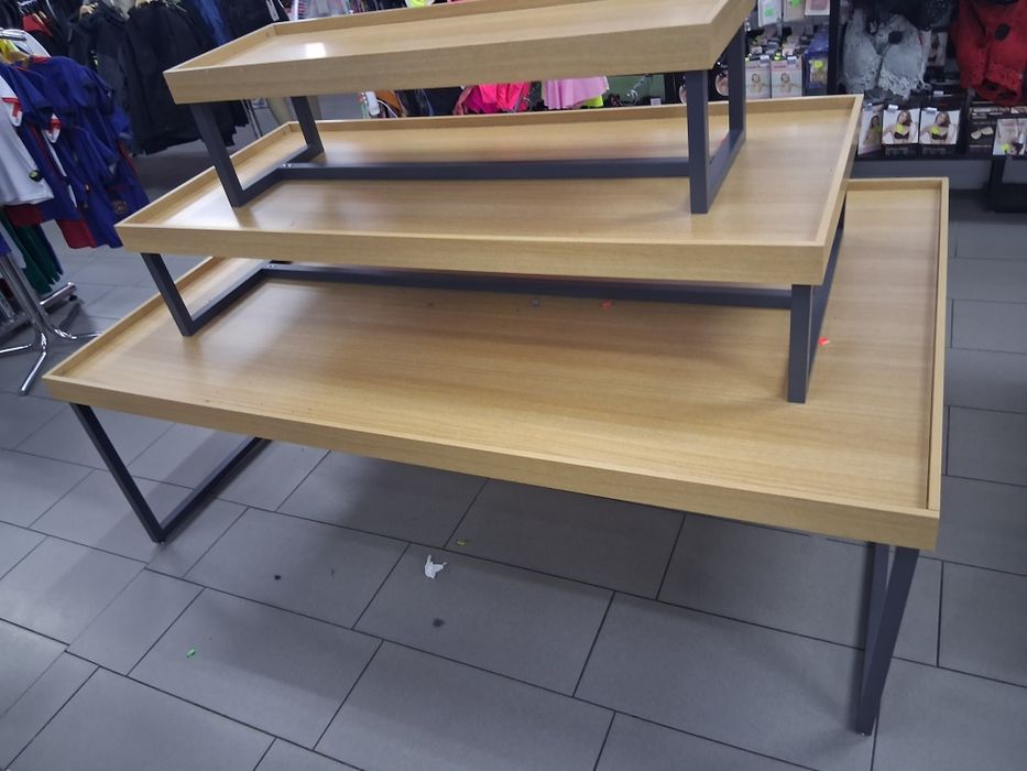 Regały sklepowe I stoły