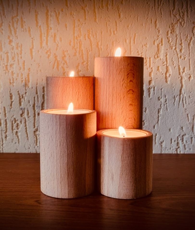 Набір дерев‘яних підсвічників разом зі свічками 4шт