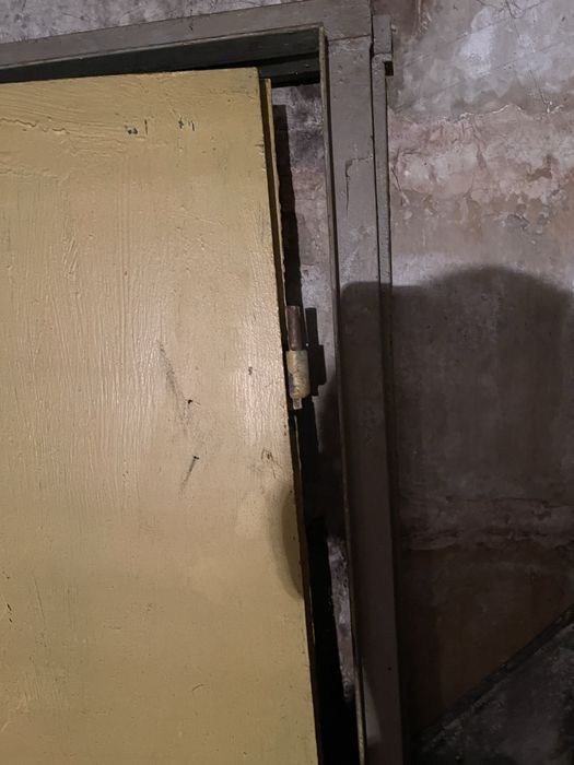 Двери железные с коробкой