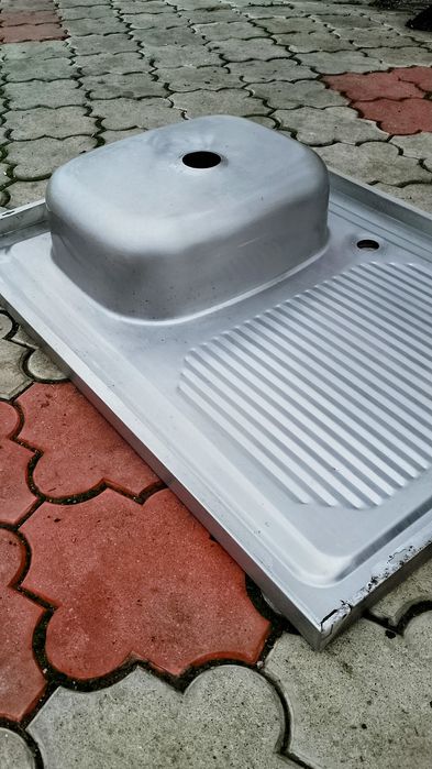 Мийка кухонна накладна.