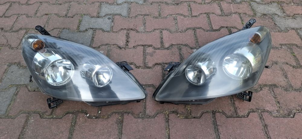 Lampa Reflektor Opel Zafira B