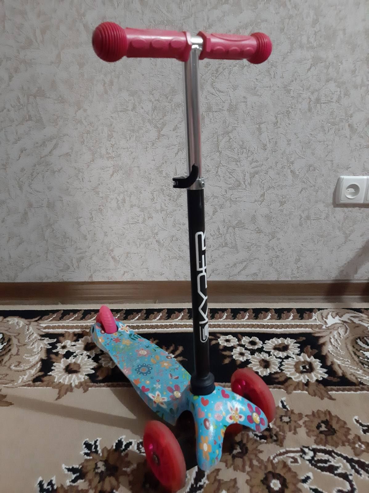 Продам дитячий самокат.