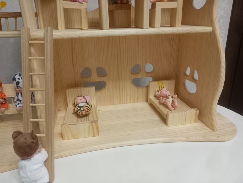 Ляльковий будинок з дерева