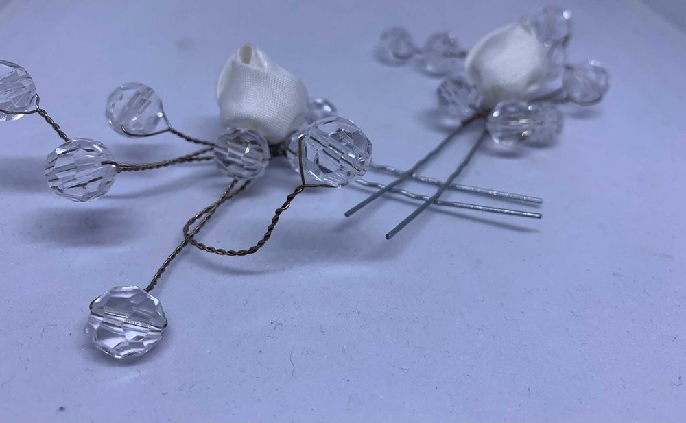 delikatna spinka ślubna komunijna róża kryształki art tanio wsuwka new