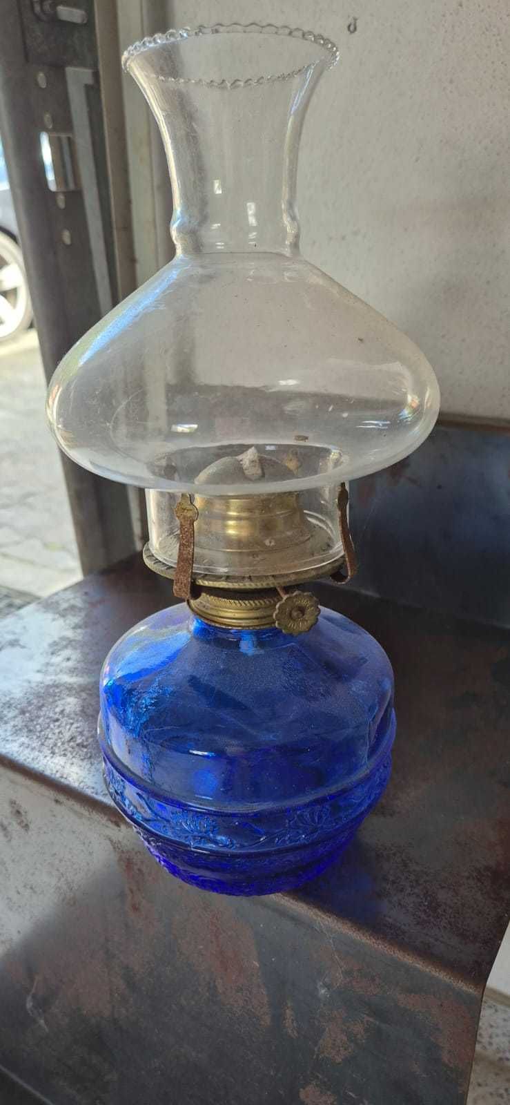Antiga Lamparina a Óleo em Vidro Azul - Vintage e Colecionável