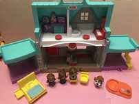 Музичний будиночок/ дом від Fisher-Price.