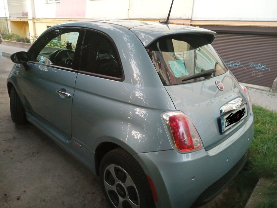 Fiat 500e електромобіль - ідеальний міський, економний, надійний