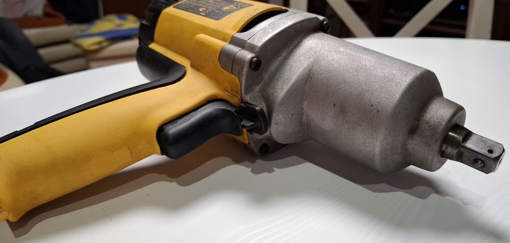 Klucz udarowy DEWALT elektryczny 710W DW292-QS