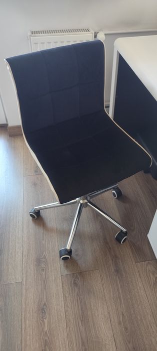 Fotel biurowy czarno biały