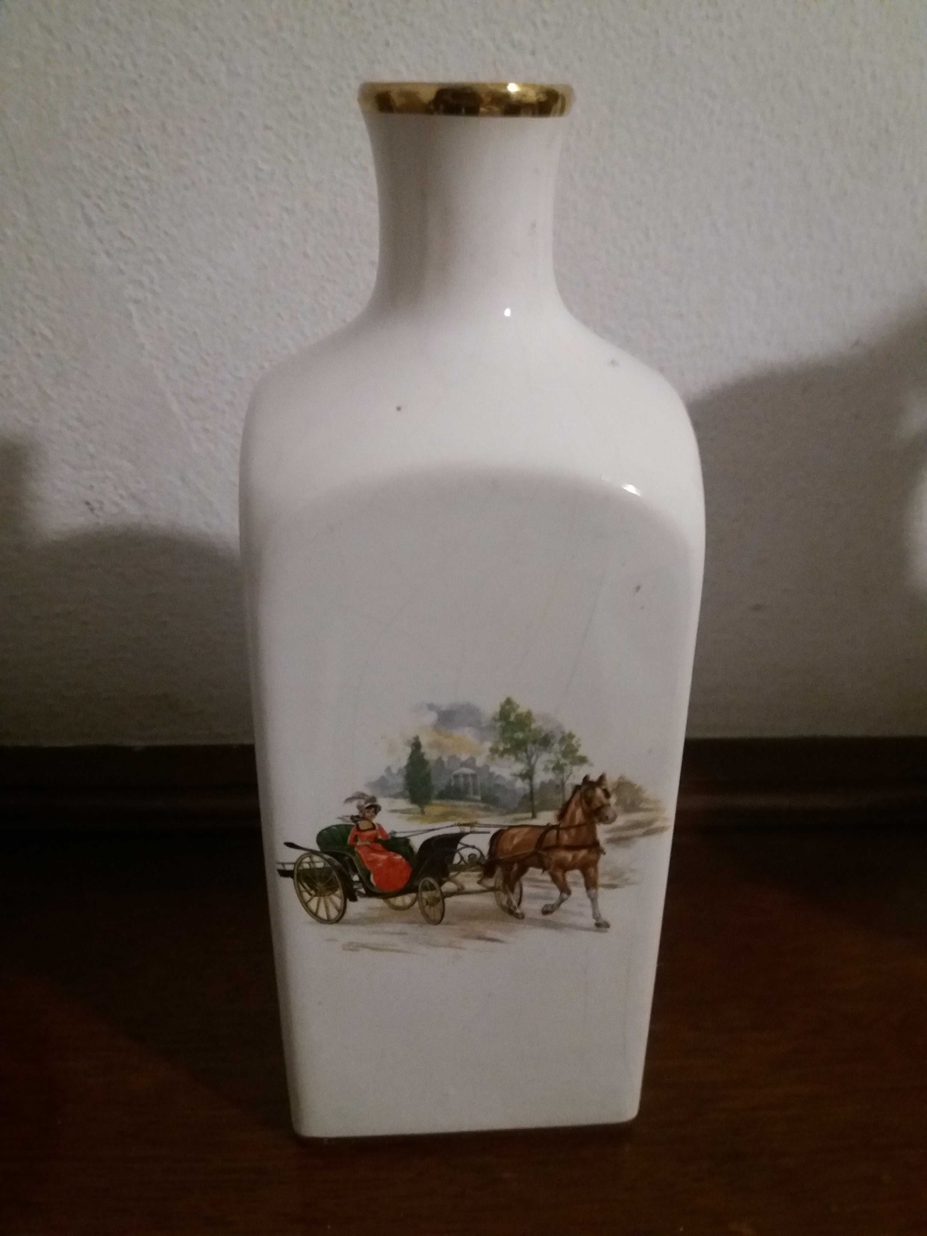 Garrafa ou frasco antigo da fábrica Capoa Aveiro