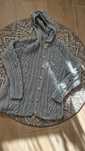 Sweter robiony na drutach L