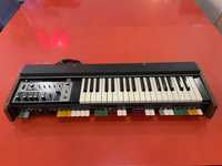 Sintetizador Roland SH-2000 (Versão com filtro Moog)