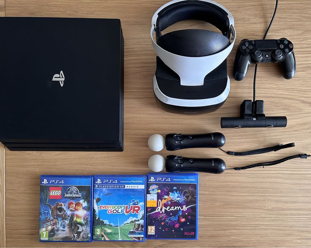 PlayStation 4 PRO z PS VR kontrolerami Move kamerą i grami