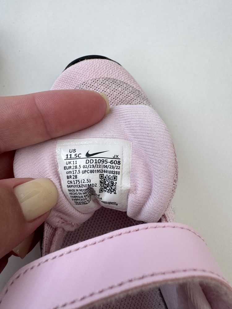 Кросівки nike на дівчинку 28,5 розмір
