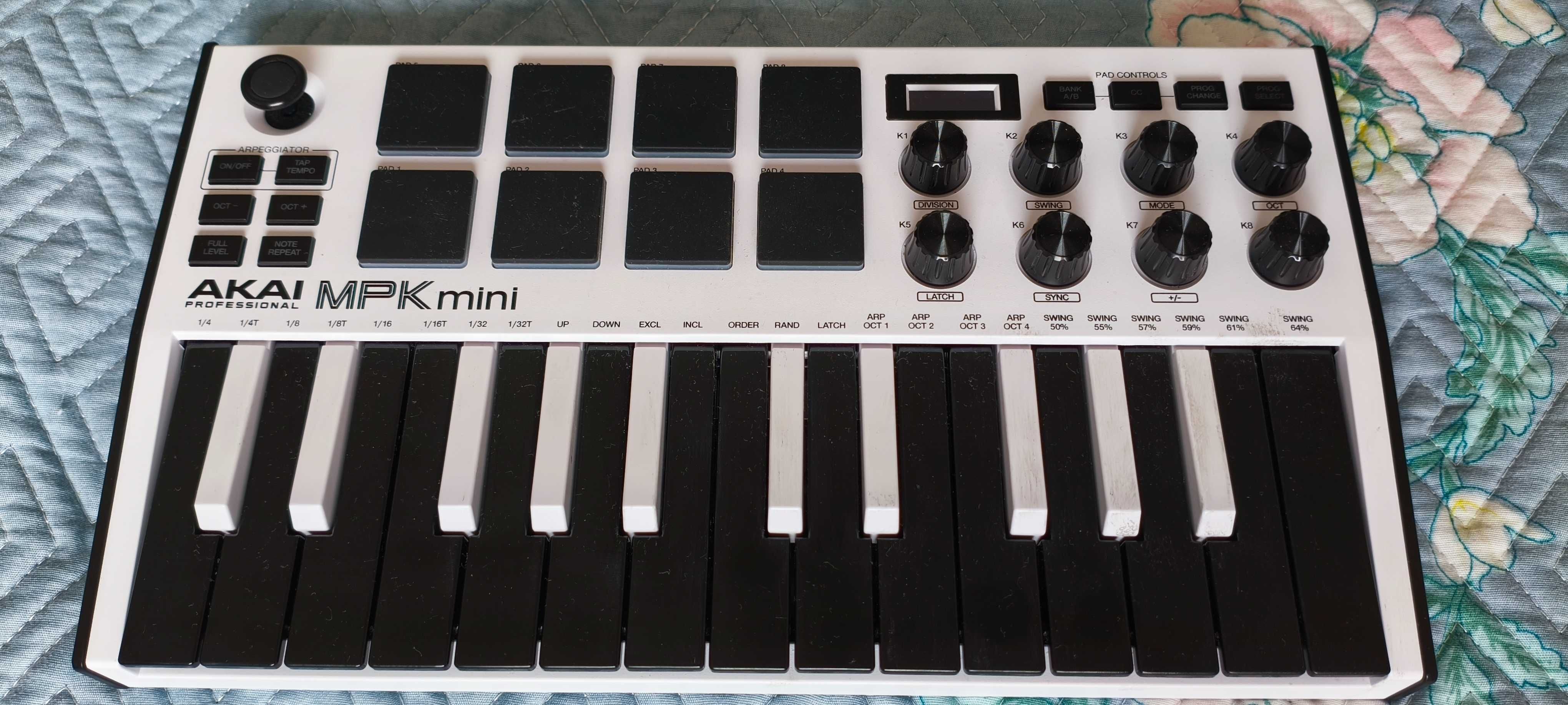 Midi klawiatura Akai MPK Mini Mk3 (szary) + software + sound packi