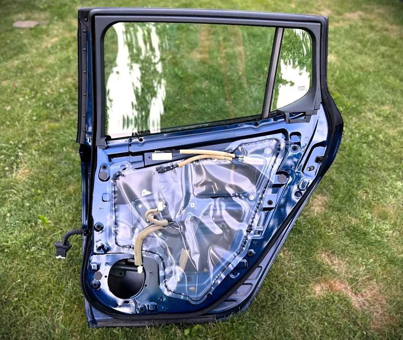 Двері в зборі задні праві  Leaf 18-  KH3 RAY 82100-5SF0A9  (голі 250$)