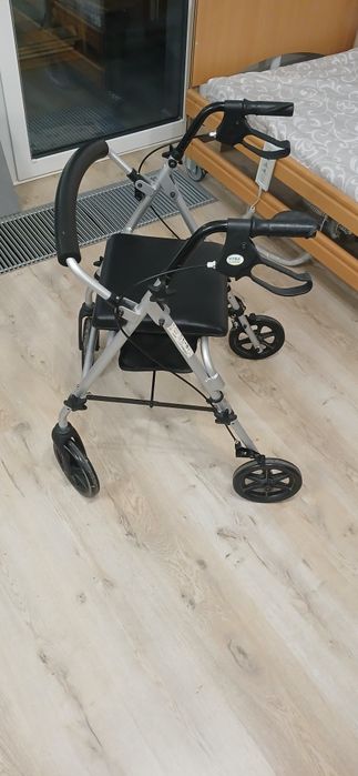 Chodzik dla seniora z siedziskiem Vermeiren Vita Care