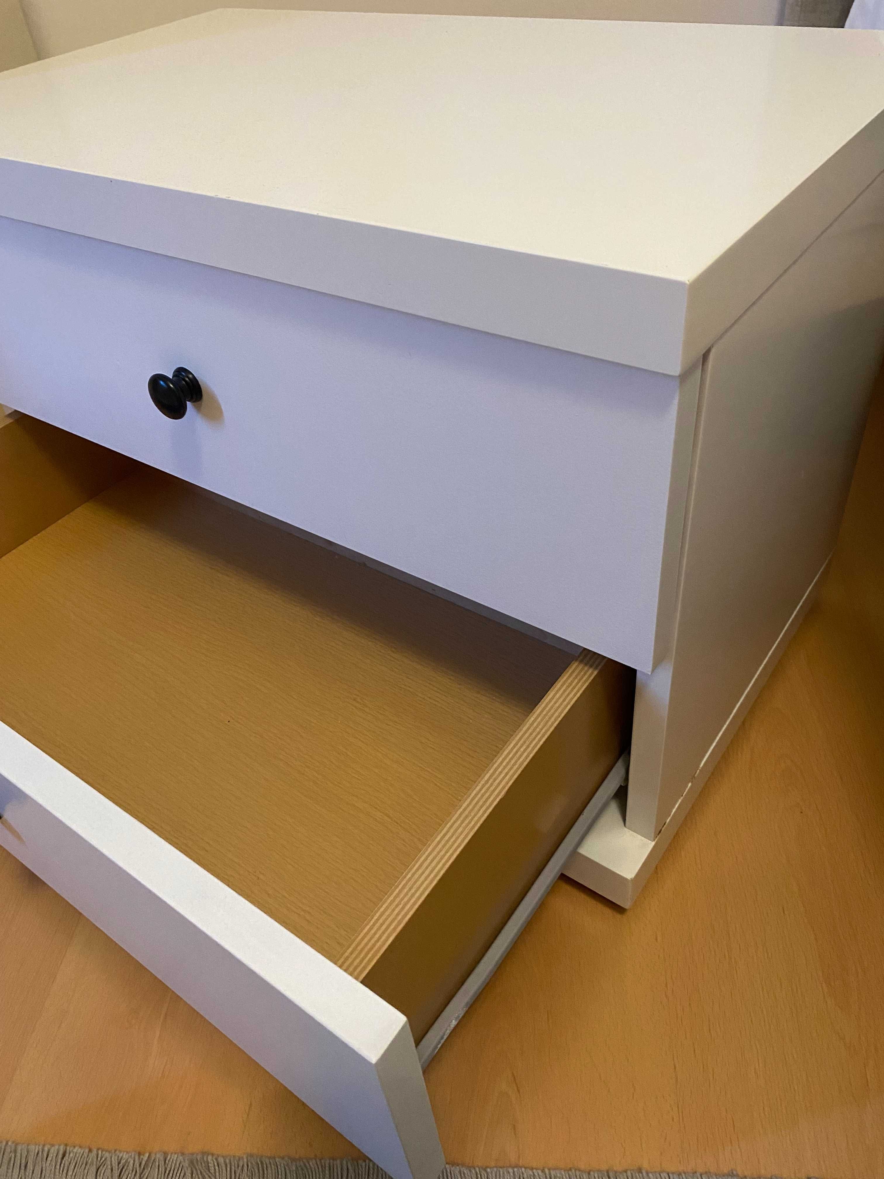 Mesa de cabeceira