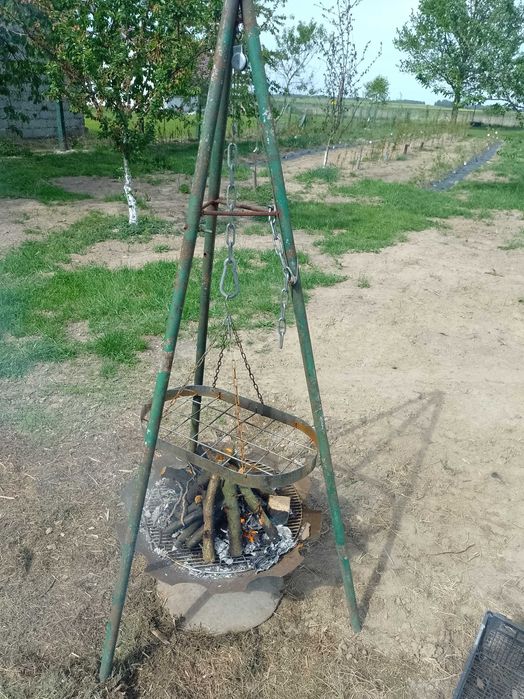 Palenisko grill trójnóg rożen