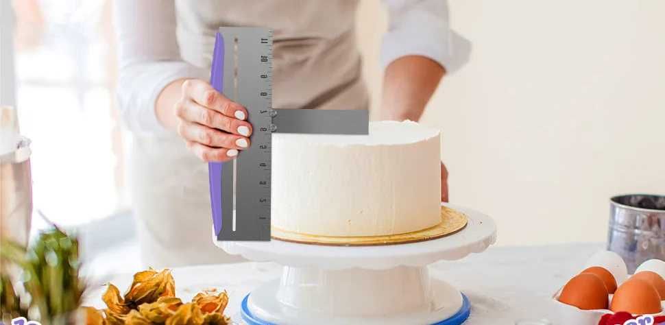 Шпатель регульований для вирівнювання торта
