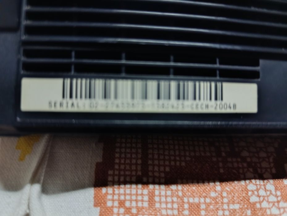 Ps3 cech 2004 B, para peças a funcionar.