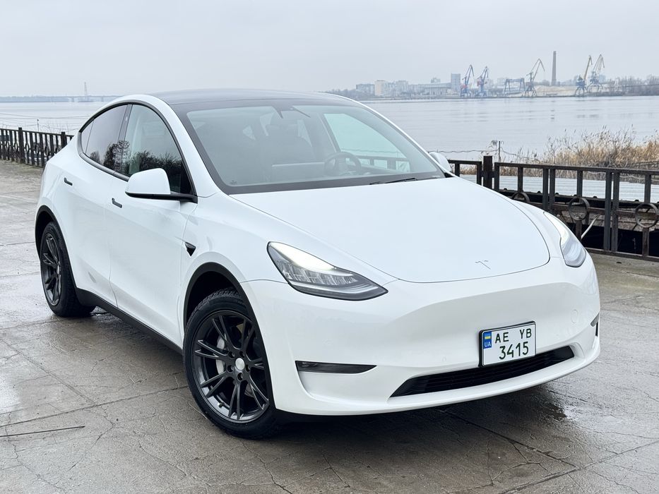 Tesla y, в гарному стані