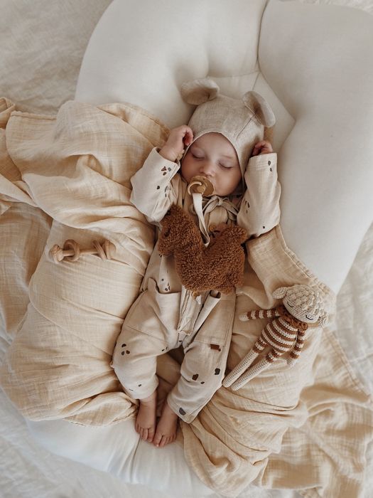 Fizjo kokon niemowlęcy snuggle beżowy me biały teddy baranek organic