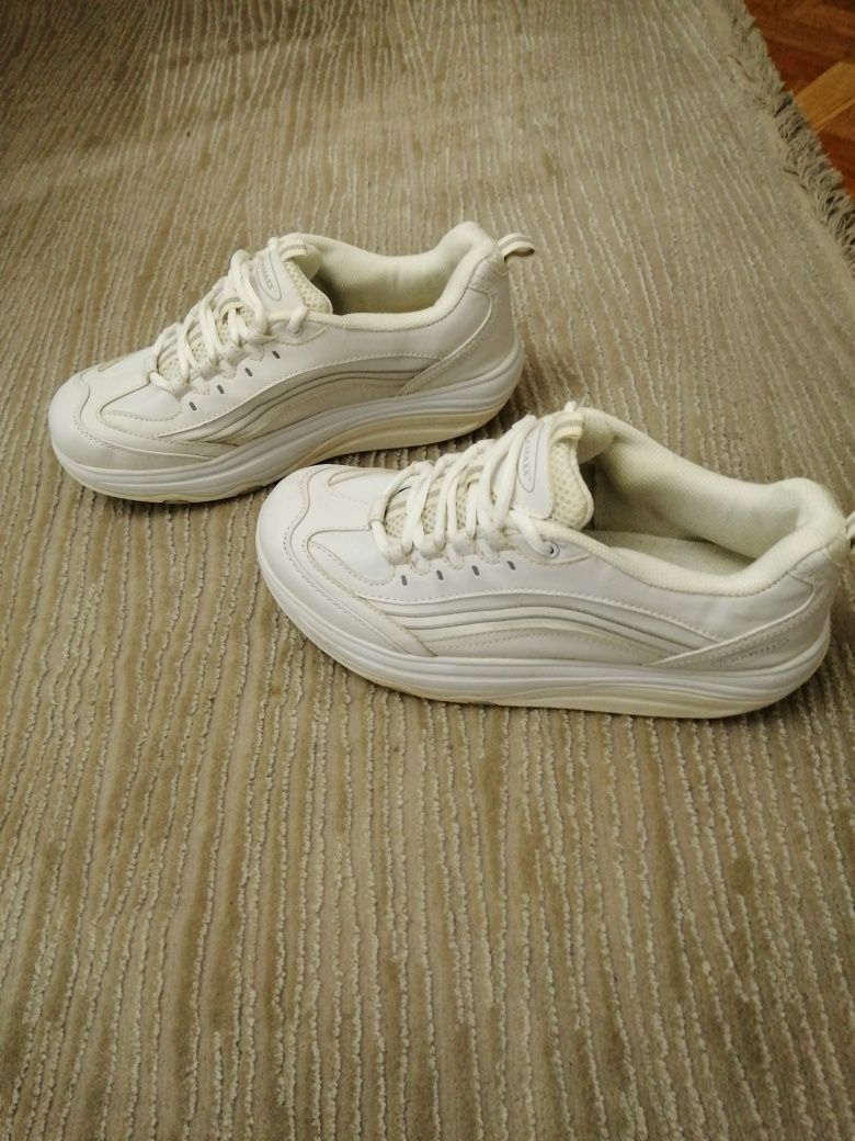 Buty kołyski odciążające stawy