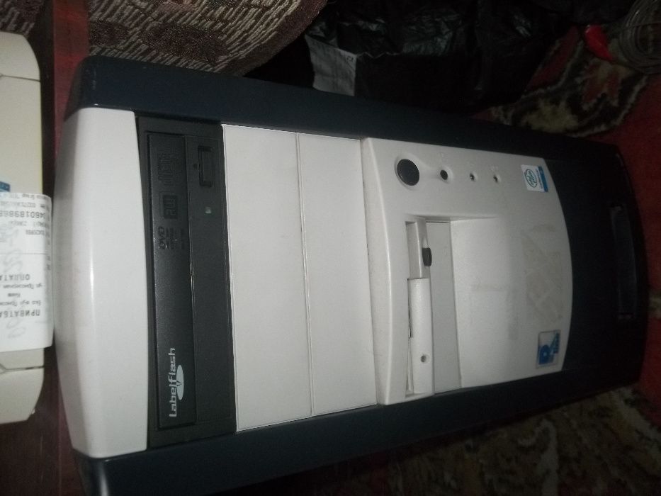 корпус компьютер (775 4 ядра 4 гигабайта . intel Q6600 4 GB RAM video