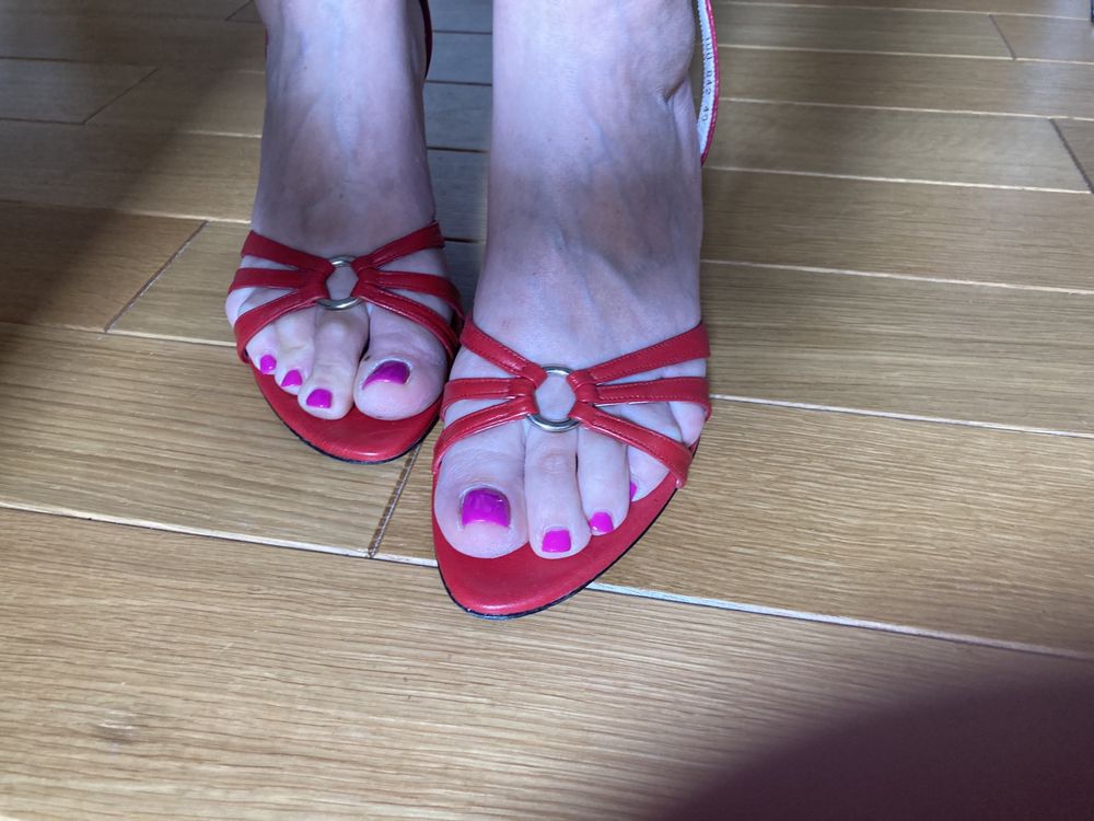 Sandałki czerwone 40
