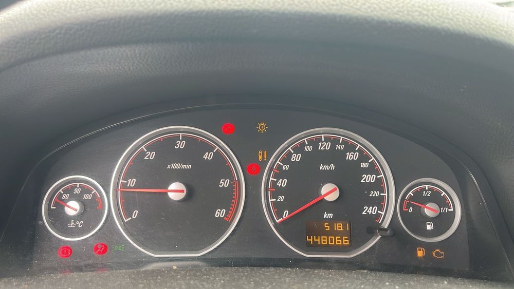 Opel sigum 1.9cdti na części zderzak xenon maska
