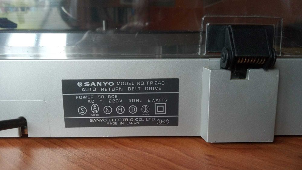 Gira-Discos Sanyo TP240